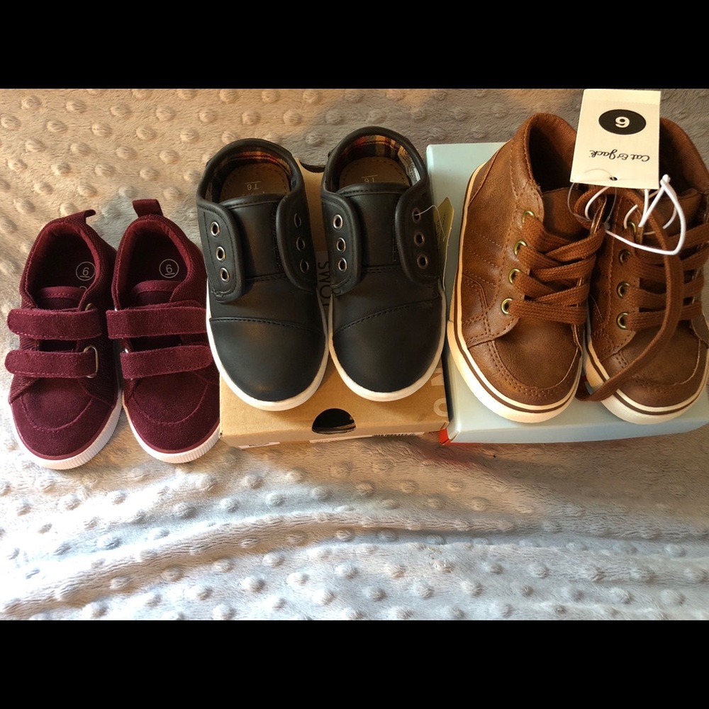 Toddler Boys Shoes - size 6